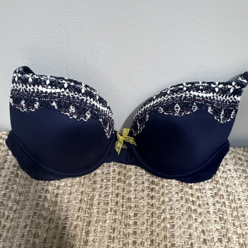 Victoria's Secret Body By Victoria Underwire Push-Up Bra Blue Lace 34C